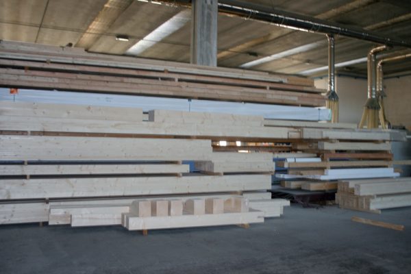 Il legno lamellare di cui dispone a
magazzino Mornico Legnami