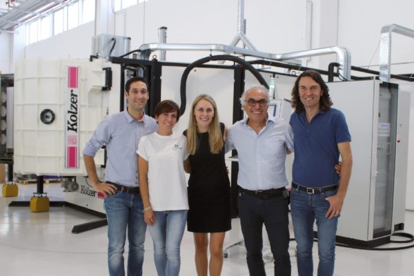 Al centro Izabela Lange, project manager di Kolzer assieme alla famiglia
proprietaria di HT-Italia: a sinistra Marco e Caterina Bertola e a destra Livio e
Paolo Bertola.