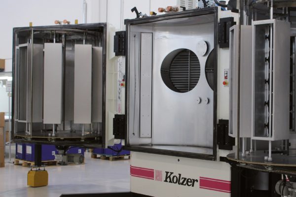Il macchinario Kolzer per la
metallizzazione dei componenti per
illuminazione, auto e moto.