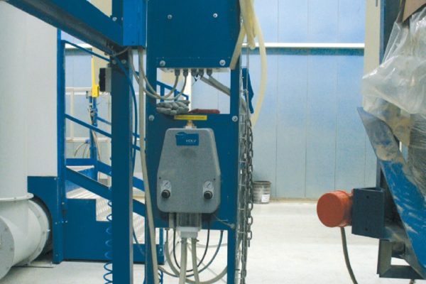 La pompa Nordson HDLV® ad
alta portata che alimenta il circuito
con la polvere vergine contenuta
nell’Octabin.