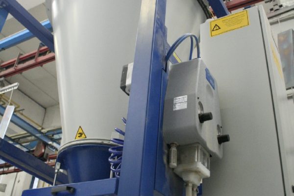 Anche il ciclone è equipaggiato
con una pompa Nordson HDLV®
ad alta portata, che alimenta il
circuito con la polvere recuperata