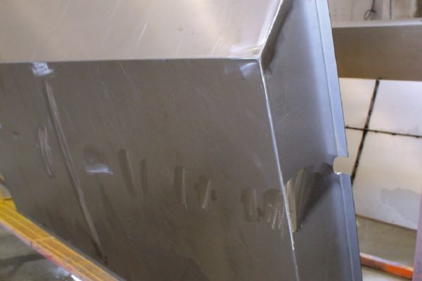 La preparazione della superficie avviene tramite lavaggio con apposito
prodotto alcalino.