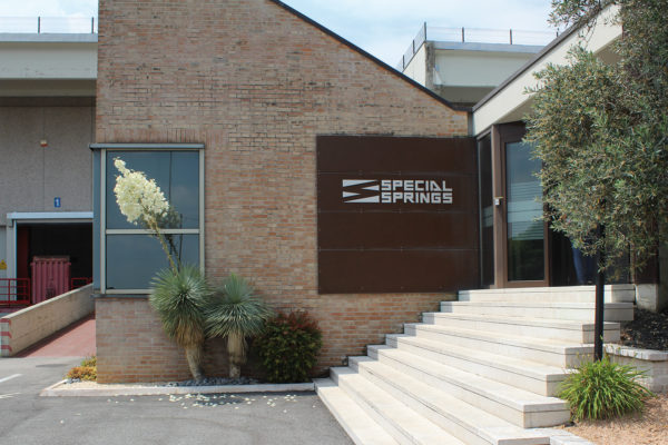 La sede di Special Springs,
azienda che produce principalmente
molle a gas e molle a filo per il settore
automotive, con sede a Romano
d’Ezzelino, in provincia di Vicenza.