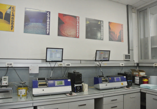 Dettagli del laboratorio di ricerca e sviluppo e di controllo qualità di
Colorgraf