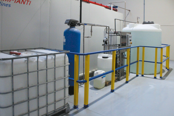 L'impianto e la
macchina di produzione
dell'acqua osmotizzata che
alimenta la linea di pretrattamento
in controcorrente.