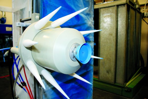 Campana rotante elettrostatica per l’applicazione di smalti all’acqua senza più isolamento elettrico del circuito di spruzzatura