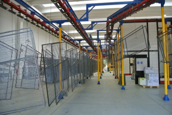 Il nuovo impianto di
verniciatura a polvere è stato progettato e installato da Euroimpianti, altro storico fornitore di Satech.