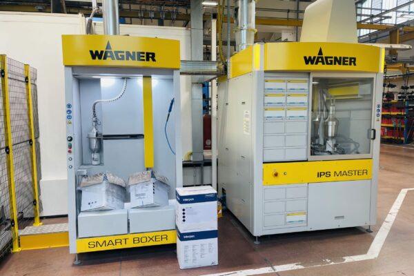 Due degli impianti sono
dotati di nuove cabine di
verniciatura della serie
IPS Master di Wagner:
L’aggiornamento costante
delle attrezzature è una
delle prerogative di Saveral,
sempre aggiornata sulle
novità sia impiantistiche
che di prodotto.