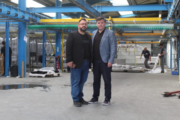Rami Jaber, titolare
di Thermolak, con Victor
Manuel Diaz, responsabile
per il mercato francese di
Adapta Powder Coatings.
